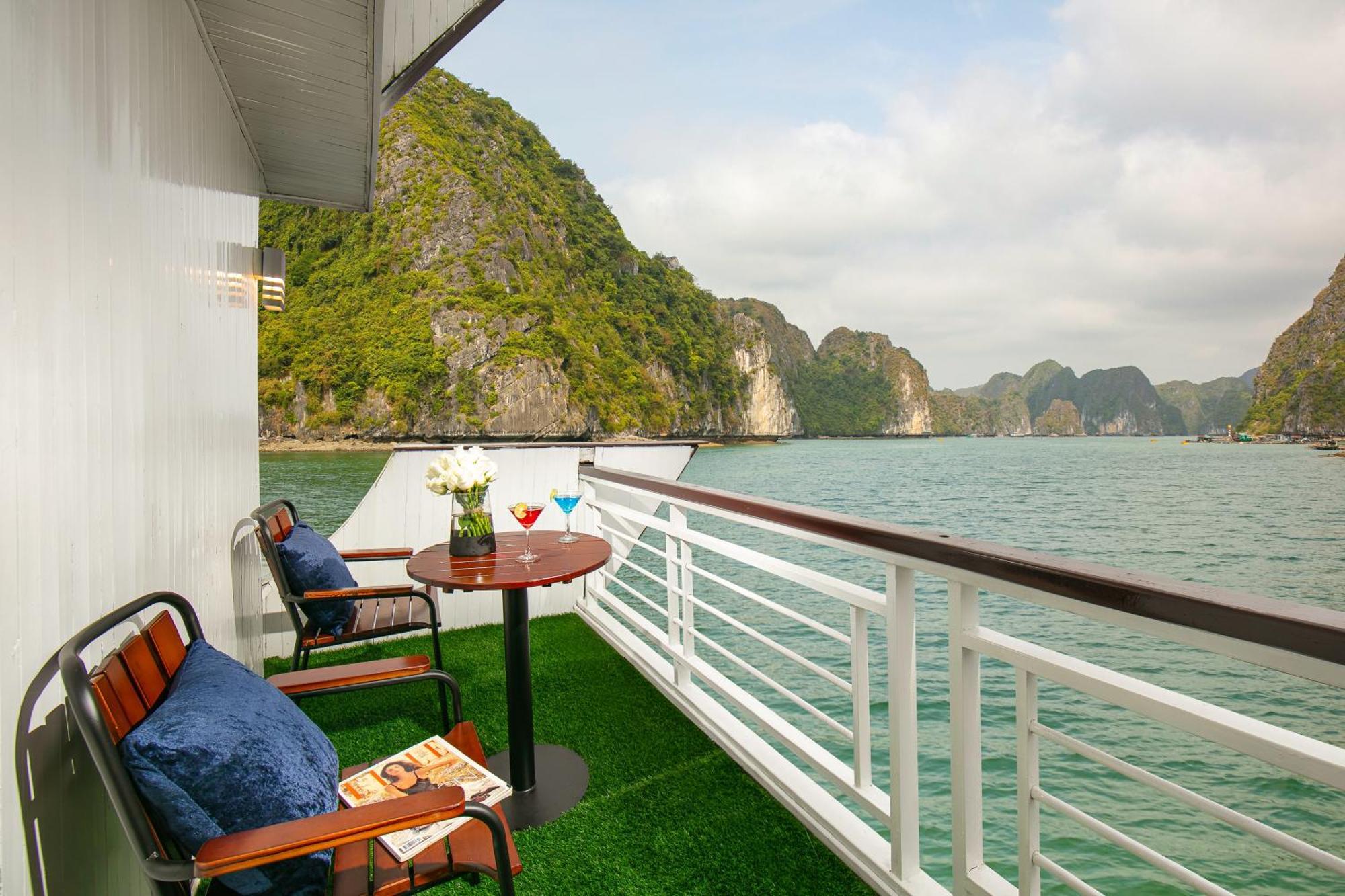 Готель Fantasea Imperial Cruise Халонг Екстер'єр фото